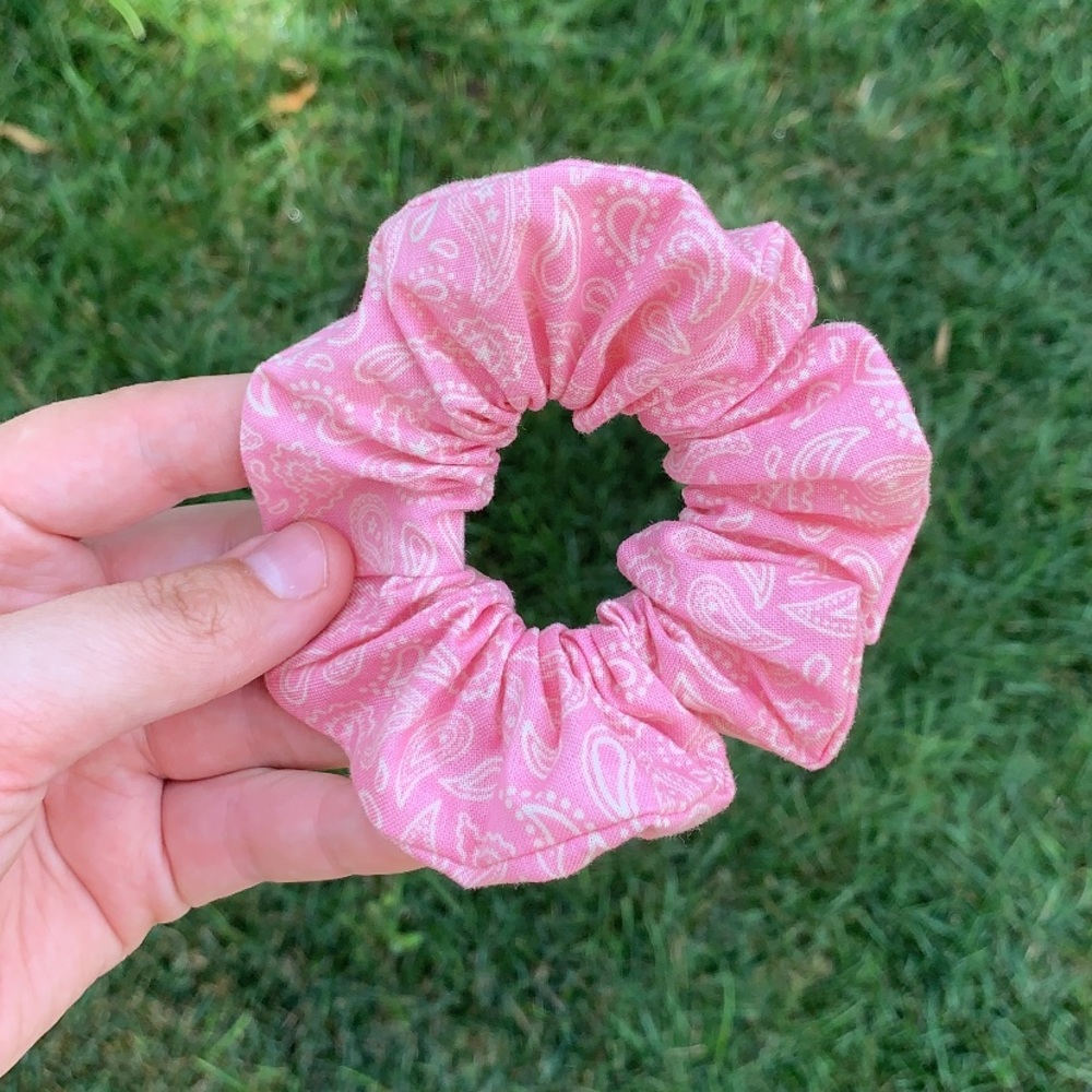 Pinkin’ Paisley Scrunchie 💕